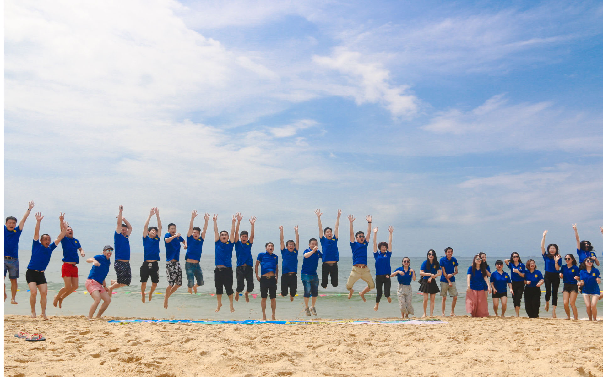 De weekendtour van het bedrijf naar de baai van Huizhou Shuangyue