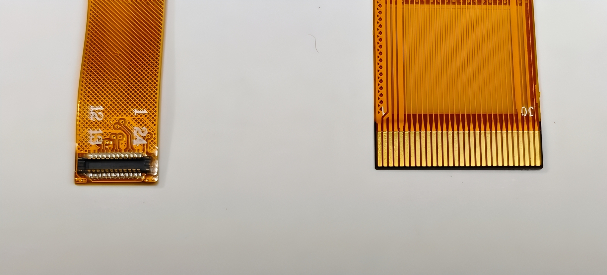 Is het beter om een ​​B TO B-connector of een gouden vingerstekker te gebruiken voor flexibele beeldschermkabels?