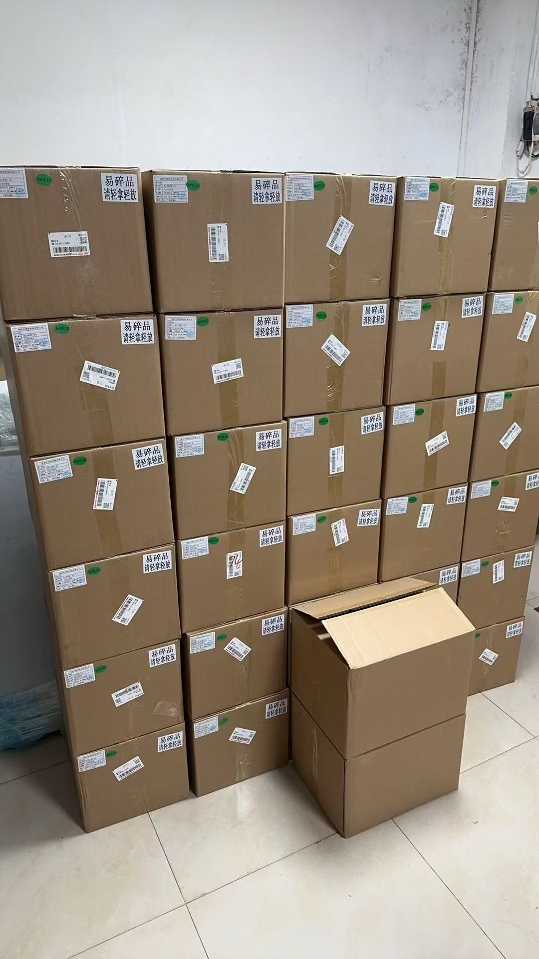 20.000 3,5-inch LCD-schermen op tijd geleverd aan een Singaporese klant.